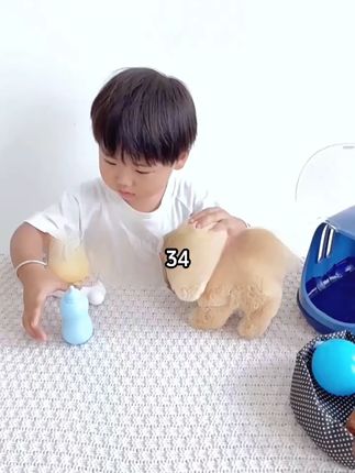 哇塞,这个小狗好可爱啊!它会走、会叫、还会动嘴巴,尾巴摇来摇去,简直太逼真了!不需要喂食,还不用打理,工厂直发价格很便宜哦!把它带回家吧,有了它的陪伴,再也不怕孩子一个人在家无聊啦!#儿童玩具#母婴玩具#宝宝玩具#哄娃神器#毛绒玩具