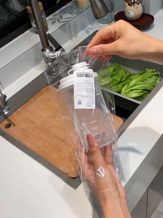 这下淀粉生粉再也不会撒的到处都是,不会受潮结块,方便撒粉,台面整洁干净多了#厨房好物 #淀粉收纳 #淀粉收纳罐 #保鲜罐 #方便又实用