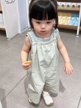 偶买噶这是俺滴baby~#生女儿就要这样穿 #萌娃穿搭 #女童穿搭 #背带裤 #生女儿就是用来打扮的
