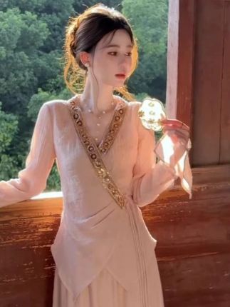 复古高级感气质套装女2025秋季新款V领收腰绑带衬衫半身裙两件套 #国风服饰 #重工刺绣 #约会穿搭 #复古穿搭 #半身裙
