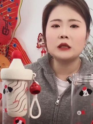 2025新款女生高颜值大容量吸管杯,夏天办公室必备! #2025新款杯 #办公室水杯 #女生吸管杯 #耐高温杯子 #大容量水杯
