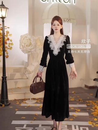 秋天懂得穿丝绒的女人,自带华丽高级感~ #美出高级感 #优雅气质 #气质穿搭 #显瘦穿搭 #好穿不挑人