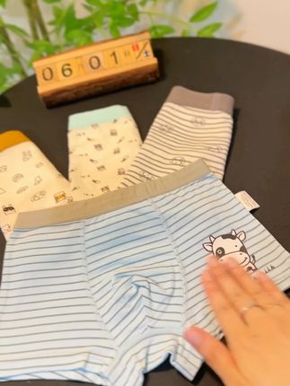 孩子的内裤还是穿棉的舒服,透气吸汗,大童的也有,价格还不贵,可以给孩子多安排几条换洗#儿童内裤 #纯棉 #贴身衣物 #宝妈推荐 #优乐盒 #523