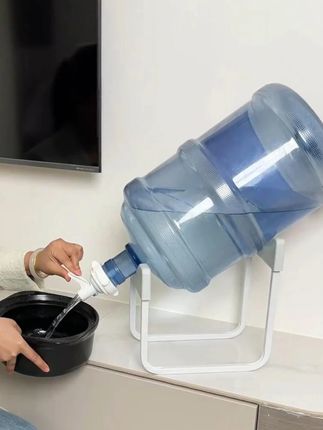 不喜欢装饮水机的家人们,可以试试这个#便携式水桶架 ,使用时也方便轻松省力#水桶架 #生活好帮手 #好物推荐🔥