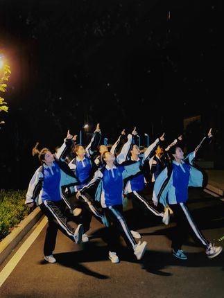 爱跳舞的高中生