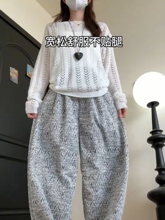 好有氛围感的雪尼尔阔腿裤啊!上身太好看了姐妹们~ #阔腿裤 #早秋穿搭 #今天穿什么 #面料柔软舒适