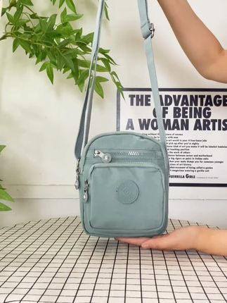 轻便简约休闲斜挎包,多层时尚牛津布手机包 #斜挎包 #单肩包 #手机包 #牛津布包 #小方包 @DOU+小助手