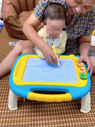 爱画画的一岁宝宝~ #益智玩具 #画板推荐 #宝宝学习 #随时随地标记一下  #亲子互动