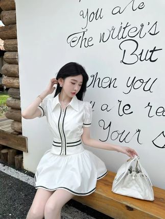 #短裙 #减龄穿搭 #直播中