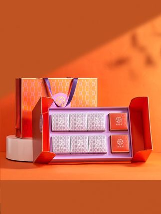 一轮明月,一盏团圆,一份臻礼,承载干年温情。#中秋节 #送礼佳品 #月饼礼盒 #中秋送人送礼