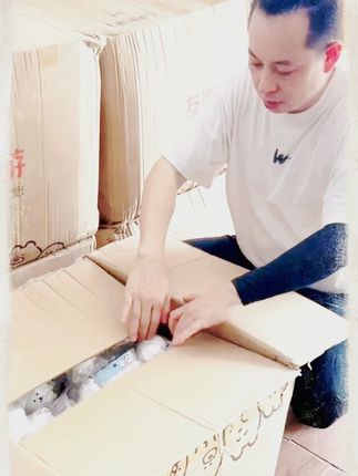 小小的熊,胸针小熊,套上头套就能做挂件啦 #自嘲熊徽章挂件 #正版自嘲熊 #子超兄 正版自嘲熊公仔7厘米徽章香蕉帽子挂件毛绒玩具鸡腿玩偶娃娃礼物