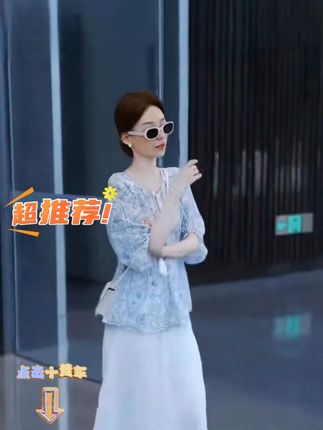 夏日出游必备!流苏碎花上衣白色仙女裙套装美翻天 姐妹们!这个季节一定要试试这种轻奢感十足的衣服啊!!!真的太好穿了~ #张馨予漆皮礼服裙 #用美美桑内打开萌妹穿搭 #穿JK拍南昌之星也太出片了 #肩窄膀粗的人适合穿什么 #更适合小个子的不露腿穿搭