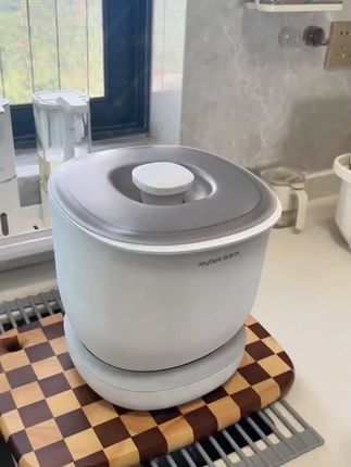 你见过能动的米桶吗?把它放在矮柜里打米真的很方便!#米桶 #矮柜米桶 #大米桶防虫防潮密封 #佳帮手 J