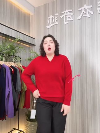 大码姐妹别错过!多款超赞V领毛衣,直播间试穿分享 #大码女装 #毛衣推荐 #时尚穿搭 #V领毛衣 #羊绒衫