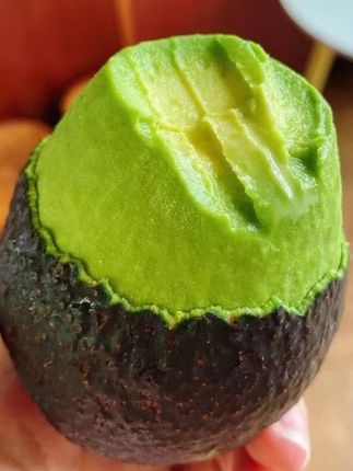 冰淇淋口感的秘鲁哈斯牛油果,软糯绵密就像空口吃奶酪,巨好吃!#牛油果#吃牛油果的好处