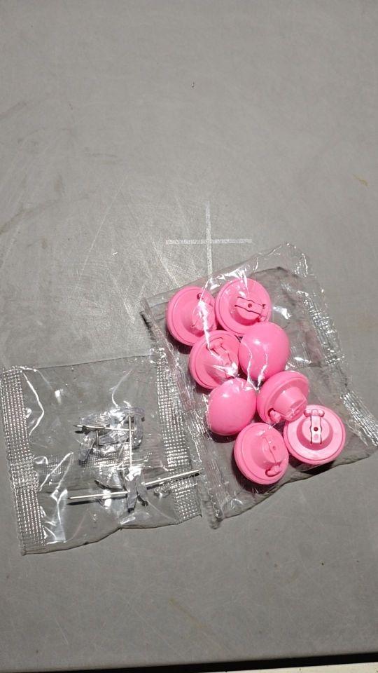 姐妹们,家里的被罩老爱乱跑,你就用这个被子固定器一穿一按就固定好了,可重复使用!#被子固定器 #床单固定器
