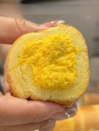 盒马同款的黄芝士马斯卡彭卷,口感细腻丰富,芝士脑袋闭眼入#黄芝士马斯卡彭卷 #甜品 #谁懂这一口的好吃程度 #盒马同款