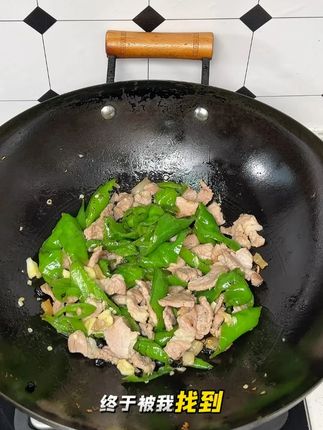 湘式辣椒炒肉!神奇小炒酱!一口辣椒下两碗饭!五分搞定晚餐!! #下饭神器 #家常菜教程 #辣椒炒肉技巧分享 #辣椒炒肉#青红椒炒肉做法