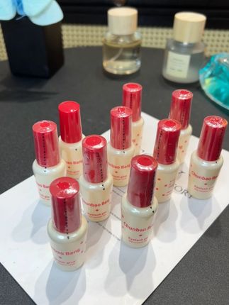 新手都能轻松贴好假睫毛的胶水,贴上隐形还粘性超强!关键就这价,闭眼冲就对了!#假睫毛胶水 #美妆好物 #清仓捡漏