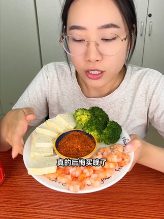 露营烤肉烧烤蘸料,粗细均匀,轻松拿捏好口感,烤肉烧烤一料搞定,再也不担心自己烧烤不好吃了。#烧烤料推荐 #无辣不欢美食 #白水煮菜蘸水 #六婆辣椒面蘸料