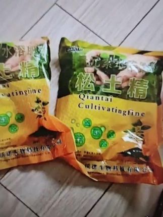 土壤板结不透气,用松土精轻松高搞定,冲施和撒施都可以