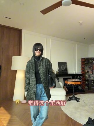 每次秋冬选外套都纠结到头疼,直到刷到华吉言这件「绿洲」 轻奢定制小香风外套,瞬间被这个清新又高级的色调戳中,拿到手更是惊喜,质感、版型全在线,穿出门回头率爆表!#轻奢小香风外套 #高级感穿搭 #高级女装 #时尚穿搭 #华吉言