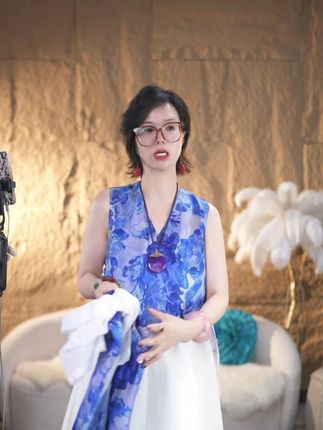 活得像自己,才是对生命最好的馈赠。 #休闲妈妈装#时尚穿搭