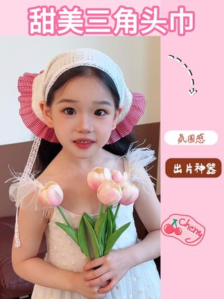 第一次给女儿尝试这种头巾,简直太甜啦!也太有氛围感啦#三角头巾 #骗你生女儿 #配饰分享