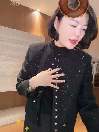 46TANTAN 休闲气质轻奢圆领烫钻秋季短款外套3261& #秋冬穿搭#气质高级穿搭#显瘦穿搭#遮肉显瘦遮肉减龄