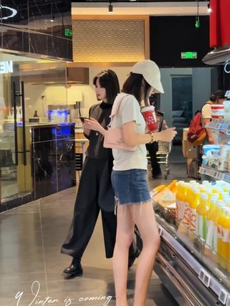 #张予曦毕雯珺真拍了红裙抱 #深情眼 #张予曦 #毕雯珺