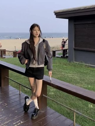 2025新款女短款灰色休闲国风棒球服,春秋百搭超高级! #女士短款外套 #灰色休闲服 #2025年新款 #国风设计外套 #国风外套