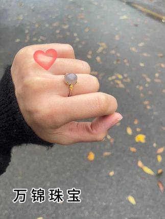 🍃小祥云烟紫戒-大家一定要学会取悦自己 这款小祥云烟紫戒指谁带谁有味道 大家闭眼拍#万锦珠宝直播间 #万锦珠宝店铺 #和田玉