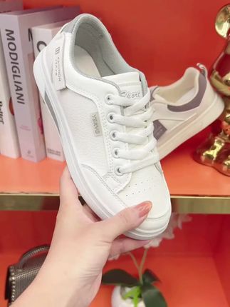 2025新款女小白鞋,秋季百搭透气防滑超休闲! #时尚休闲鞋 #秋季百搭鞋 #女款小白鞋 #2025新款鞋 #秋季鞋子