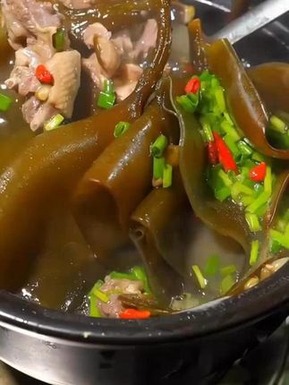 这个季节要给孩子多煮这个海带头排骨汤,汤鲜味美,营养又好喝, #太好吃了# 美食 #海带头# 煲汤