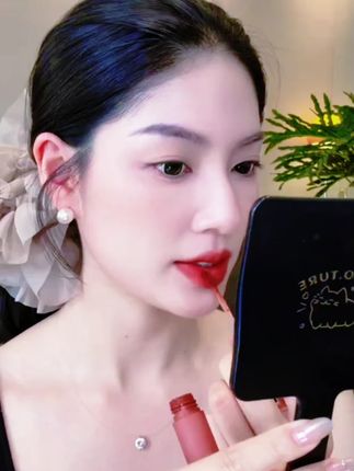 入秋的第一支红棕色调丝雾口红! Puco家mm13白月光,真的吼吼看! #puco唇泥 #puco白月光 #口红试色 #口红种草