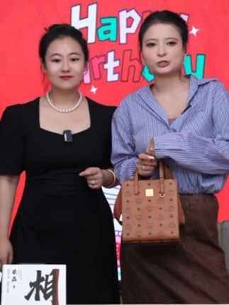 MCM老花干邑色琴谱包 #MCM#女包 #好物分享 @蔡磊