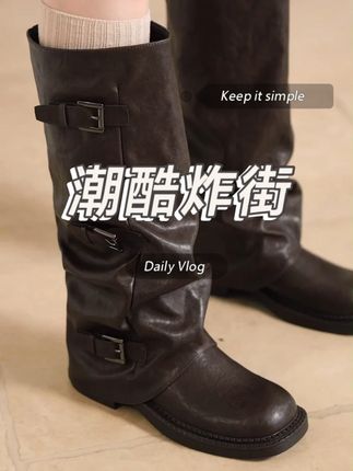 出片穿搭记录国庆高光时刻 国庆节就穿她到处旅游。太舒服了 #秋冬穿搭  #短靴  #长靴  #哎呦喂你鞋真好看  #软底软面穿上超舒服