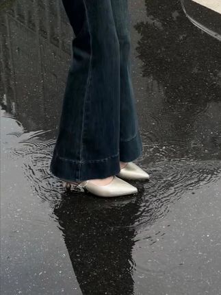 夏天灵魂 CP!高跟鞋让每一步都轻盈如蝶#人生第一双高跟鞋 ,#高跟鞋 ,#好穿不累鞋子 ,#雨天踩水