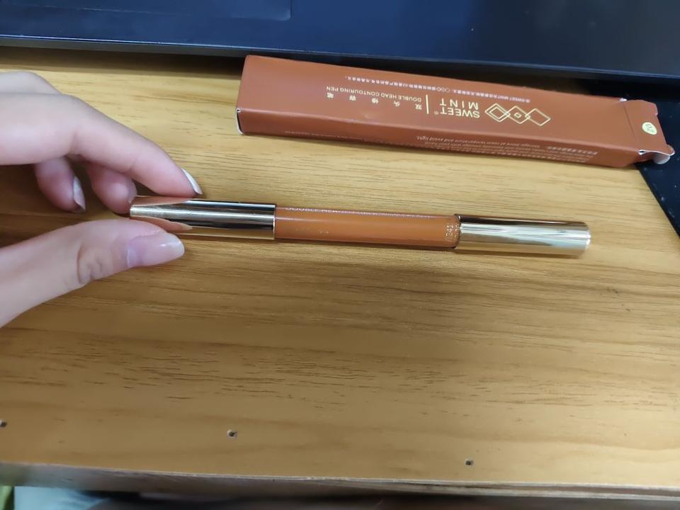 好物分享。【送粉扑+削笔器】SWEET MINT双头修容笔女侧影阴影修饰水泥棒高光
