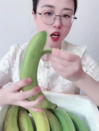 不泡药水自然熟的甜香蕉,16.9发五斤,又香又甜又软糯,从头甜到尾,家里孩子孕妇放心吃,爱吃香蕉的放心吃!#香蕉 #广西高山甜香蕉 #软糯香甜 #现摘现发新鲜到家 #超便宜超划算