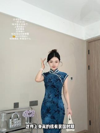 还得是新中式!这件真的气质绝美!深蓝色明艳又显白~带弹力,不用定制也能完美修身! #新中式穿搭 #旗袍控 #东方古韵 #改良旗袍 #清冷感中式穿搭