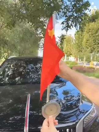 车载吸盘式小红旗杆 #爱国装饰 #车用旗帜 #红旗飘扬