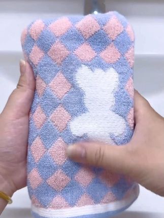 家里的毛巾该换就换了吧,试试这款纯棉毛巾,加大加厚 吸水性好 不掉毛不掉色不打滑,平时洗脸 洗澡都能用#毛巾 #柔软亲肤 #居家好物 #好物推荐