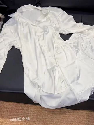 啊啊啊!谁懂啊!又纯又欲的男友风睡衣真的很诱人!衬衣和蕾丝完美结合,男朋友比我还爱!白色温柔!黑色性感!趁活动划算仙女们赶紧薅两套换着穿!#睡衣控 #精致睡衣推荐 #纯欲风 #男友风 #仙女必备