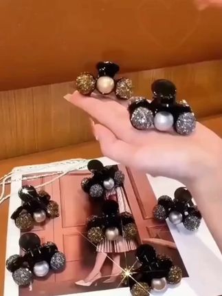 用了这款蝶形#后跟贴,再也不用担心穿高跟鞋磨脚了,还可以防掉跟,走路美美哒~#防磨后跟贴.