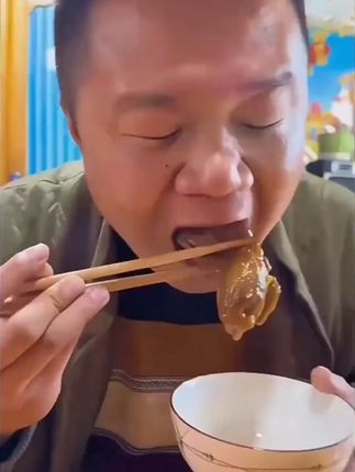 新鲜土鸡胗来大活动啦,现在拍到手5斤呢,拿回去炒个酸菜鸡胗,凉拌庆片都嘎嘎下饭哦#新鲜土鸡胗 #鸡胗 #个大饱满肉质紧实 #爆炒鸡胗 #太好吃了