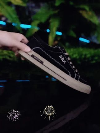家人们,夏天到了,还在为选不到合适的鞋子发愁吗?这款人本男士夏季新款透气低帮休闲帆布鞋简直是绝绝子!它是韩版时尚设计,超级百搭,无论是搭配牛仔裤还是短裤,都能轻松打造出潮流感。而且鞋子非常舒适,开车穿也毫无压力。它的透气性更是没得说,夏天穿也不会捂脚。宝子们,赶紧入手一双吧!#男士帆布鞋 #夏季透气鞋 #百搭时尚鞋 #韩版潮流鞋 #舒适开车鞋