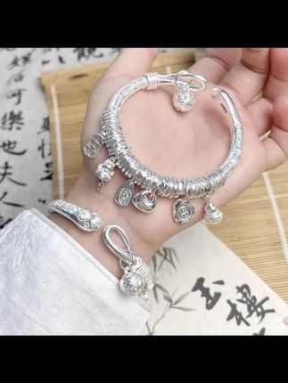 足银手镯 纯银999.9吉言盘缠银手镯女宫铃开口猫爪镯子 #足银手镯 #足银手镯推荐 #足银手镯按克卖 #足银手镯新款 #热点