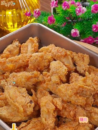 炸鸡翅的做法 宝贝们注意看 往鸡翅里打入三个鸡蛋 出锅就是一道孩子们爱吃的炸鸡翅 外酥里嫩 真的很好吃 #炸鸡翅 #美食教程 #家常菜
