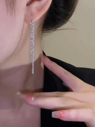璀璨星河满天星长款耳线轻奢小众高级感耳饰 #流行耳饰 #美出高级感 #小众小饰品 #戴出了高级感 #流苏耳线